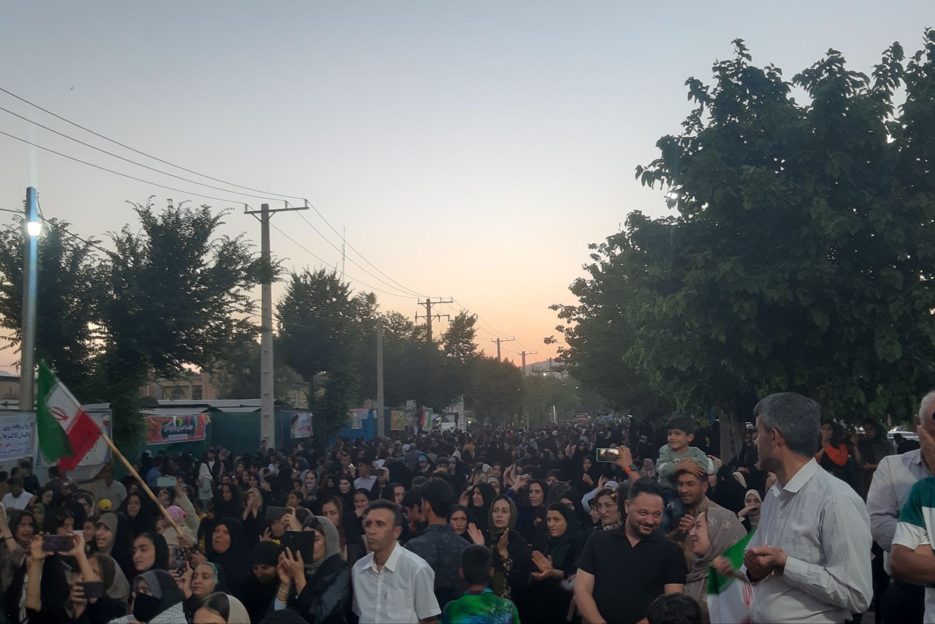 خیابان‌های لردگان، غرق در نور غدیر
