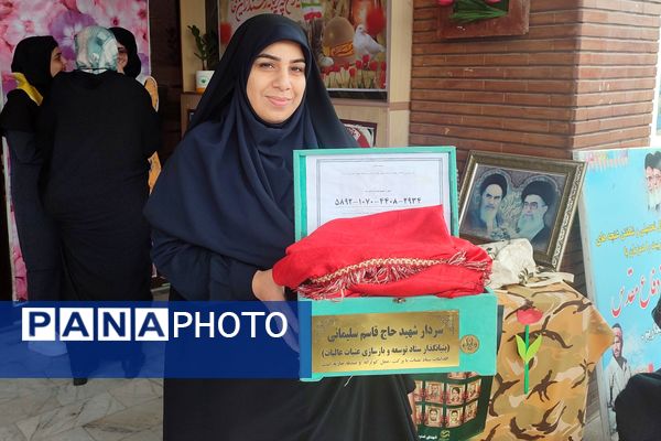 گرامیداشت هفته دفاع مقدس و آغاز سال تحصیلی در دبیرستان فرزانگان قائمشهر