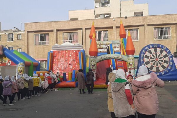 شهربازی مدرسه‌ای در دبستان عمار رباط‌کریم