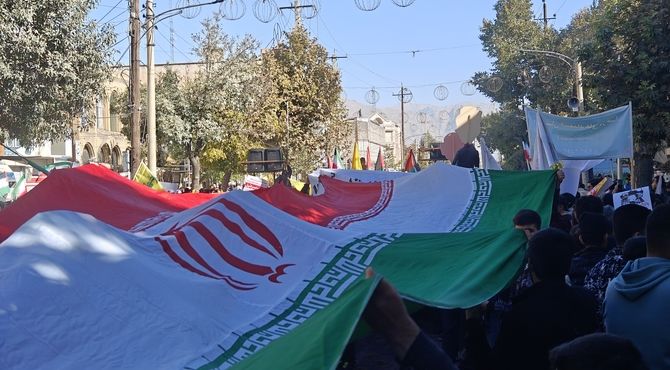 حضور پرشور مردم و دانش آموزان کرمانشاهی در راهپیمایی ۱۳ آبان