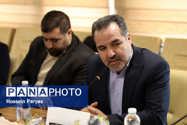 نشست صمیمی معاون تربیت بدنی و سلامت با ورزشکاران و کادر فنی تیم ملی والیبال دانش‌آموزی