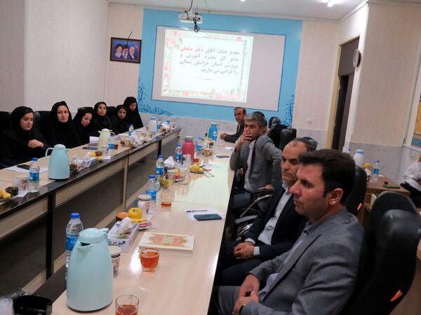 نشست معاون پیشگیری و تشخیص توانبخشی سازمان آموزش پرورش استثنایی کشور با مدیران مرکز  استان