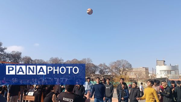 سومین روز از مسابقات گروهی والیبال در دبیرستان شاهد ابوذر گروهی