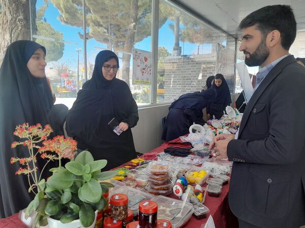 بازارچه نوروزی در شهرستان زاوه
