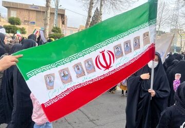 حضور پرشور مردم پیشوا در راهپیمایی ۲۲ بهمن