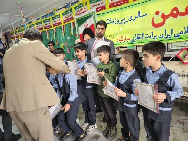 آیین جشن باشکوه چهل و ششمین سالگرد پیروزی انقلاب در مدرسه ۱۷ شهریور یاسوج