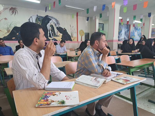 توانمندسازی نومعلمان ملارد در راستای طرح شهید همت در دبستان حضرت صدیقه(س)