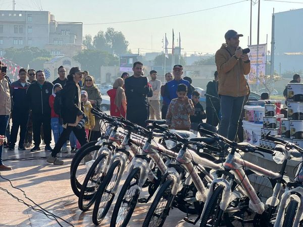 پیاده‌روی خانوادگی در بوشهر