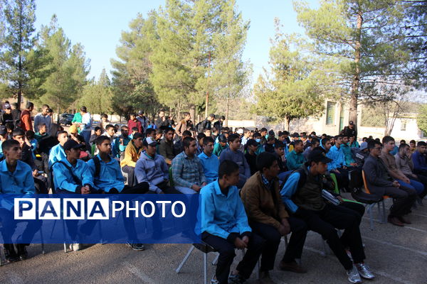 کارگاه آموزش بهداشت روان در مدرسه نخبگان عشایر گنجه‌ای برگزار شد