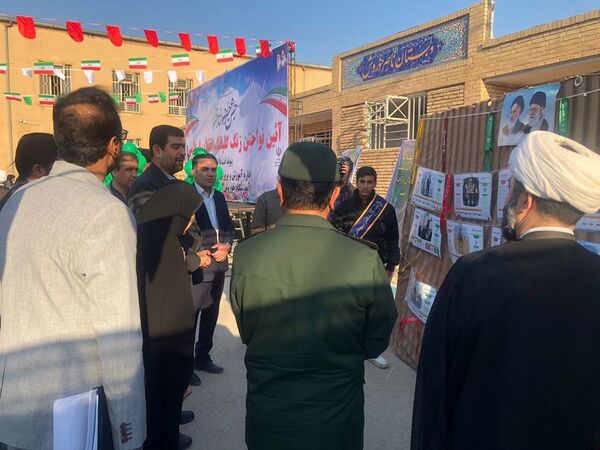 نواخته شدن زنگ گلبانگ انقلاب اسلامی در دبیرستان خوروش2 کارون