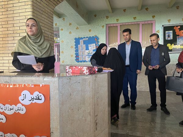 تجلیل از دانش‌آموزان محجبه 