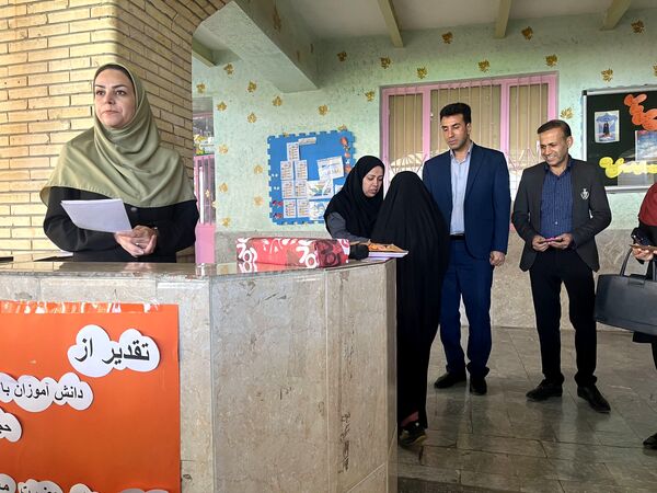 تجلیل از دانش‌آموزان محجبه 