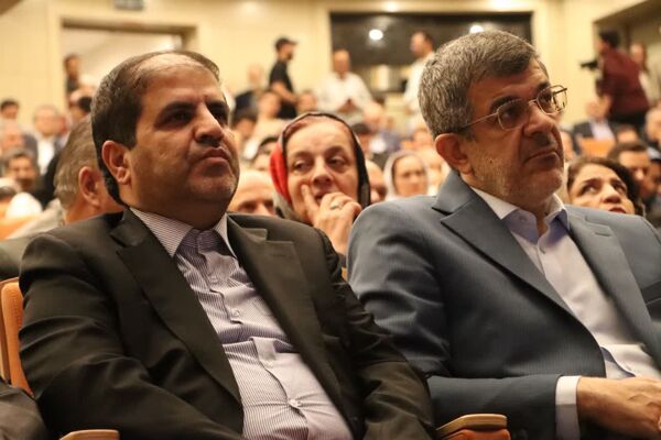 سند هویتی استاد ایرج افشار در یزد رونمایی شد