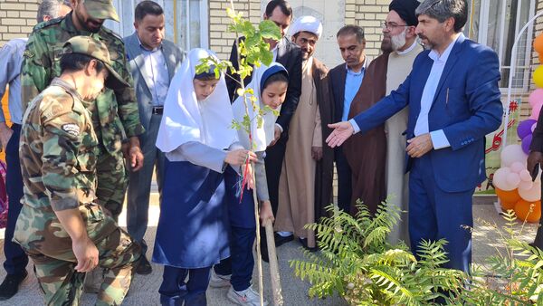 آیین نواختن زنگ ایثار و مقاومت در مدارس آباده