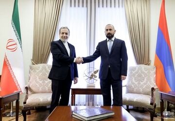 رایزنی تلفنی عراقچی و میرزویان درباره صلح باکو و ایروان