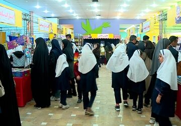 نویسنده کودک باید یک قدم جلوتر از مخاطب باشد