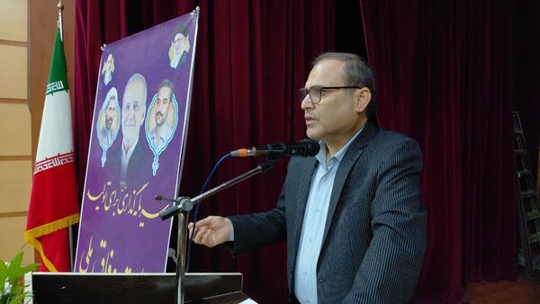 همایش تجلیل از مدیران و کارکنان نمونه شهرستان محمودآباد 