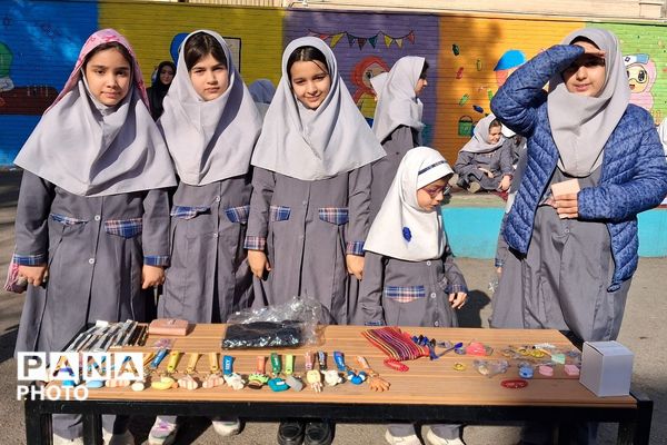 بازارچه دانش آموزی در دبستان شهید ناصری ناحیه دو شهرری 
