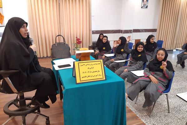 گرامیداشت هفته پیوند و بهداشت روانی در دبیرستان فرزانگان قائمشهر