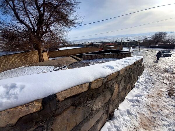 بارش برف زمستانی در روستا بتو 