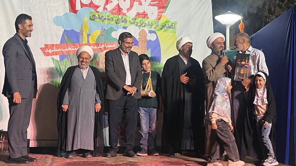 رویداد «مغز بادام» ؛ پیوند نسل ها و تجلیل از پدربزرگ‌های نمونه