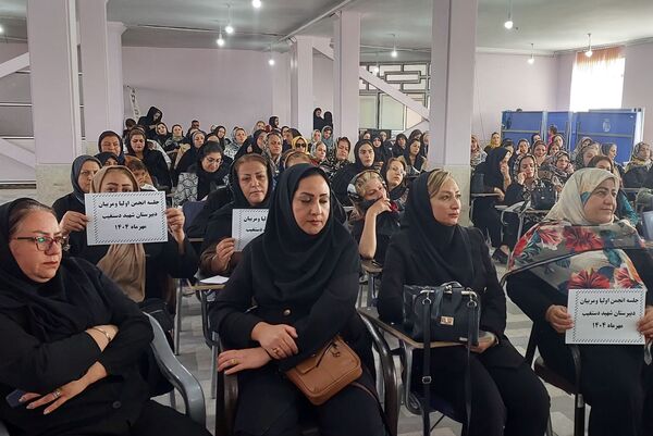 اولین جلسه انجمن اولیاء و مربیان دبیرستان دخترانه شهید محمد تقی دستغیب 