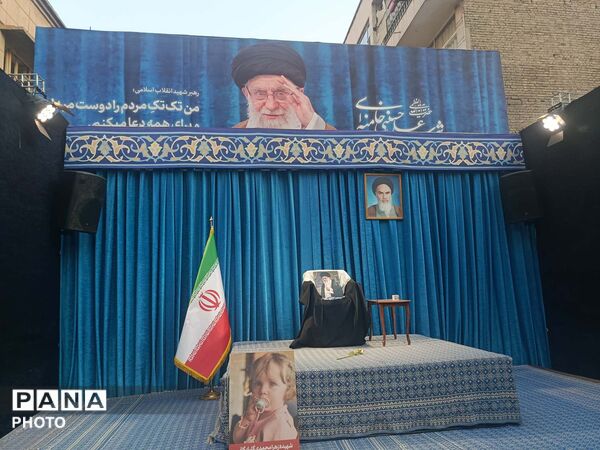 اردوی زیارتی دانشجومعلمان قم در مرقد امام و بیت رهبر شهید