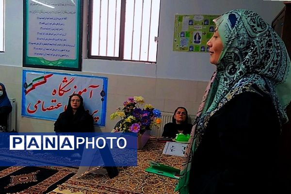 جلسه آموزش خانواده در دبیرستان پروین اعتصامی