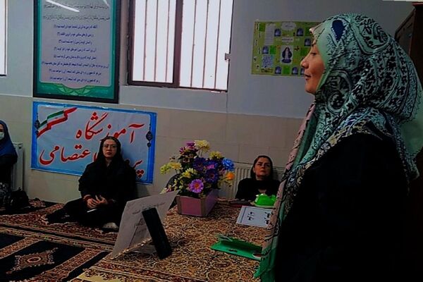 جلسه آموزش خانواده در دبیرستان پروین اعتصامی