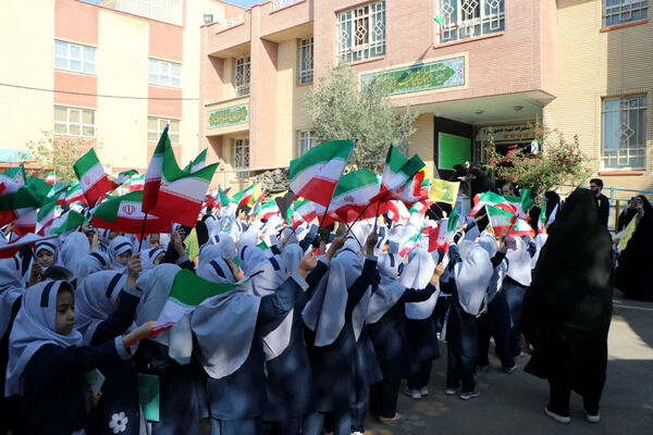 رونمایی از کتاب «برگه‌های سفید، دیوهای سیاه» در قم