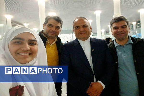 حضور دانش‌آموزان در مکه مکرمه 