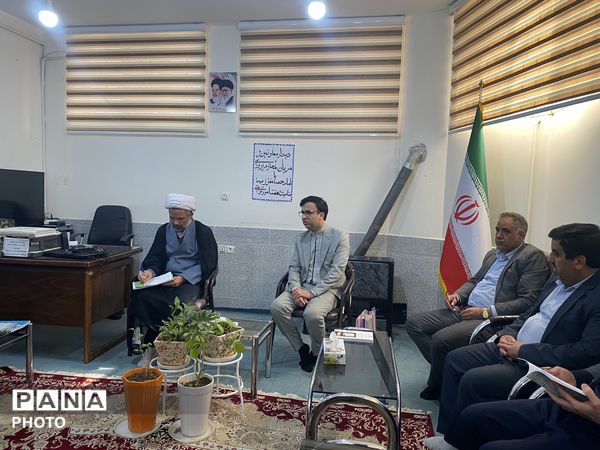 دیدار فرهنگیان با امام جمعه و فرماندار