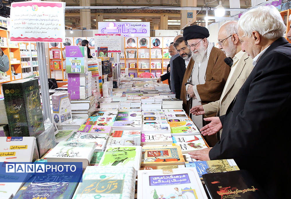 بازدید رهبر معظم انقلاب اسلامی از سی‌وپنجمین نمایشگاه کتاب تهران