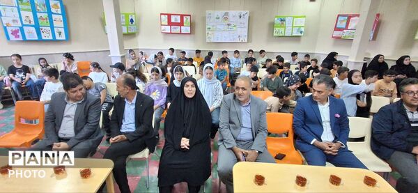 افتتاح نمایشگاه نقاشی  شهدای دانش آموز میناب مهربان