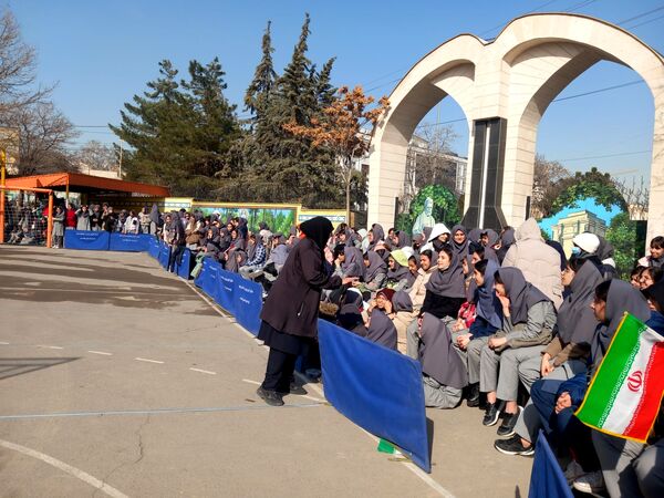 مسابقات بین مدرسه ای جام اقتدار ایران دردبیرستان دوره اول آرمینه مصلی نژاد ناحیه ۶