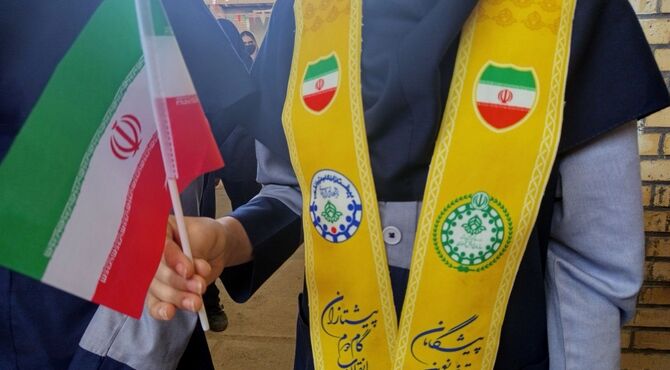 زنگ انقلاب در مدرسه حضرت فاطمه(س) میناب نواخته شد