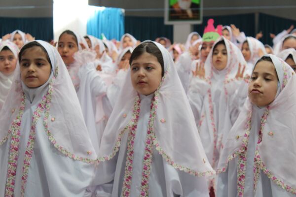 پرواز فرشته‌های آسمانی؛ جشن تکلیف دختران سملقان در مسجد جامع