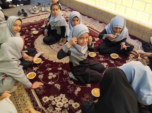 جشن دهه کرامت در دبستان شاهد حاج تقی آقا بزرگ مشهد