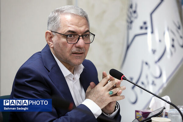 میزگرد علمی و آموزشی بررسی راهکارهای ارتقای کیفیت و تقویت مدارس دولتی