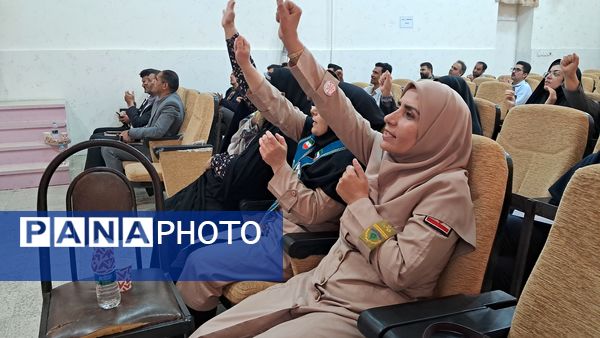 جلسه مربیان پیشتاز سازمان دانش‌آموزی در فارسان