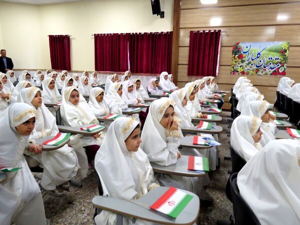 نواختن زنگ جشن نیکوکاری در دبستان امام خمینی(ره) بجنورد