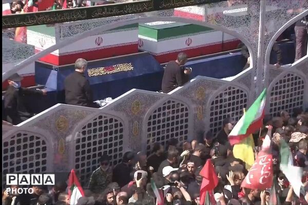 اشک‌ها و بغض‌های میلیونی در مسیر تشییع پیکر مطهر رهبر شهید