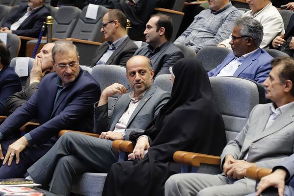 تجلیل از برگزیدگان ایثار با یاد شهدای شجره طیبه