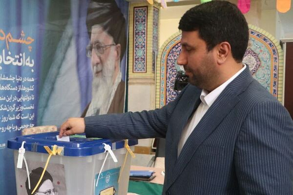 حضور پرشور مردم شهرستان ورامین و منطقه خیرآباد در پای صندق های رای