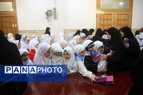 جشن تکلیف 2 هزار نفری دختران سراسر کشور در قم