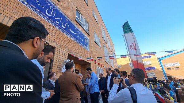 بازدید مسئولان ناحیه چهار قم از مدرسه سرای ایرانی