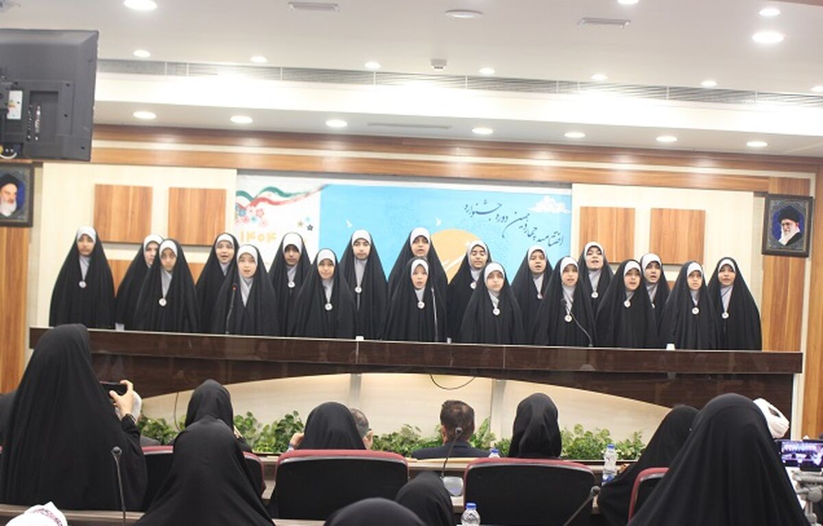 برگزیدگان چهاردهمین جشنواره نوجوان سالم و یاریگران زندگی استان قم تقدیر شدند