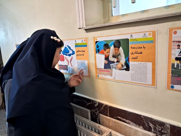 نمایشگاه سیار مدرسه‌ای با عنوان پیشگیری از اعتیاد 