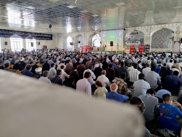 نماز جمعه شهرستان کاشمر با حضور پر رنگ مردم برگزار شد 