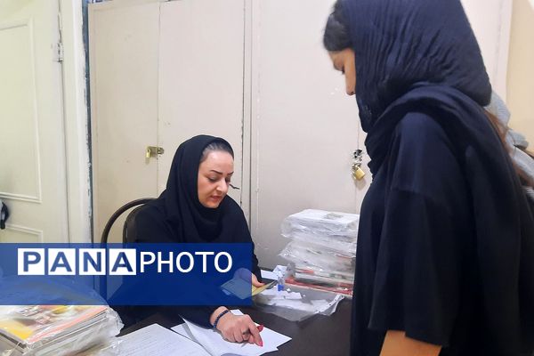 توزیع کتب درسی در مدارس منطقه پردیس 